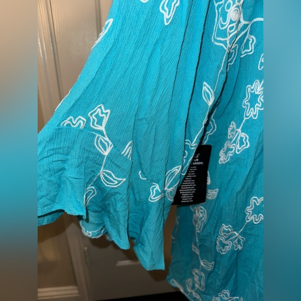 Catherines Blue Tunic Top Women’s 1X NWT Bell Sleeves Keyhole Back Rayon Flowy - Picture 6 of 12